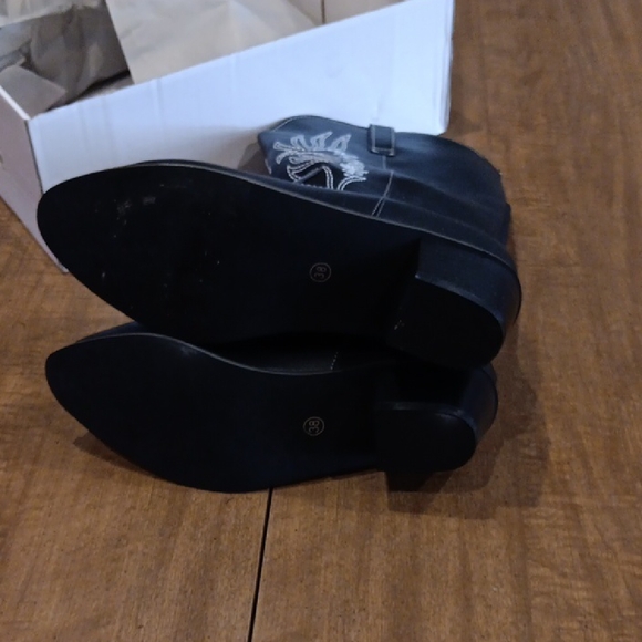 Black Western Embroidered Women's Boots - Picture 2 of 7